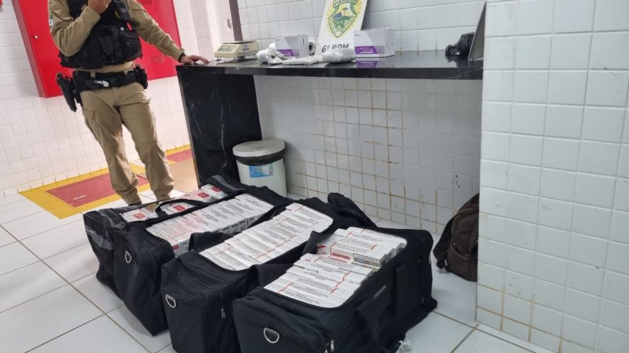 PM apreende cigarros, drogas e medicamentos ilegais durante abordagem a ônibus na rodoviária