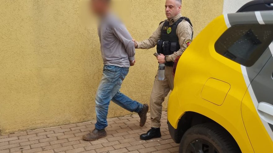 Companheira flagra conversa com trans e é agredida; PM detém rapaz no Floresta