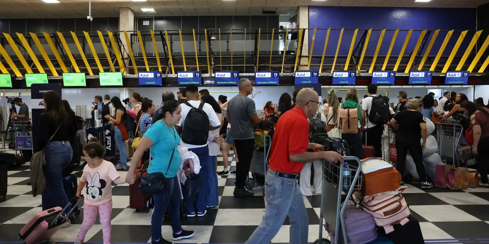 Governo federal anuncia investimentos de R$ 4,6 bilhões em aeroportos Imagem referente a Governo federal anuncia investimentos de R$ 4,6 bilhões em aeroportos