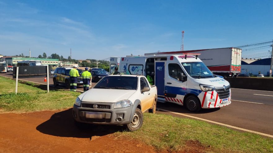 Acidente entre carro e moto deixa vítimas na BR-277, perto do autódromo em Cascavel