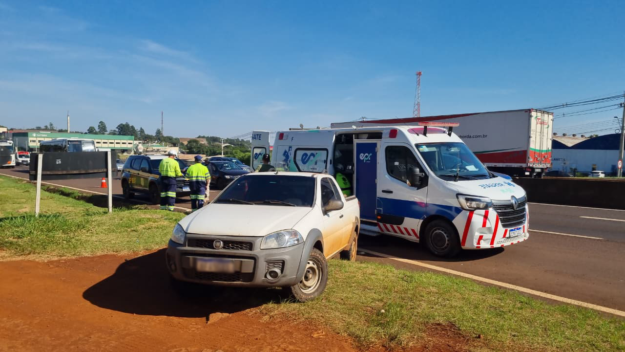 Acidente entre carro e moto deixa vítimas na BR-277, perto do autódromo em Cascavel