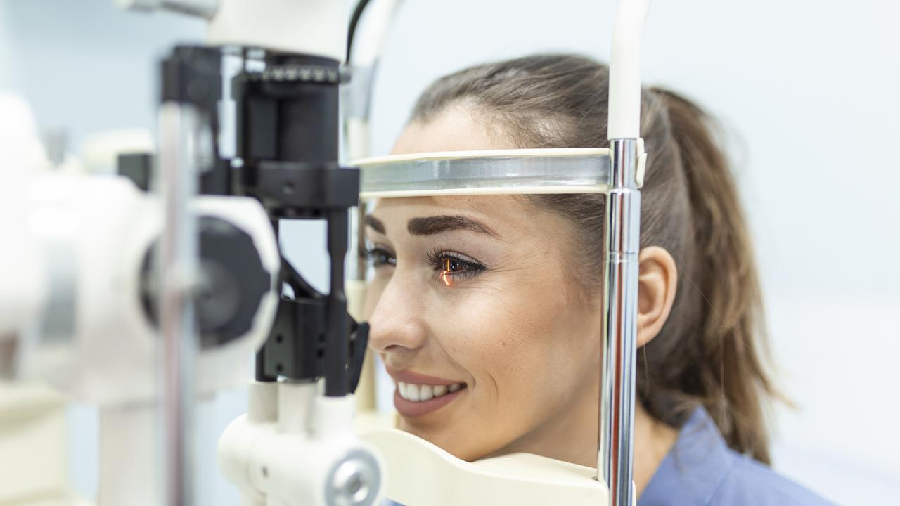 Carnaval: práticas que protegem os olhos contra infecções e alergias Imagem referente a Carnaval: práticas que protegem os olhos contra infecções e alergias