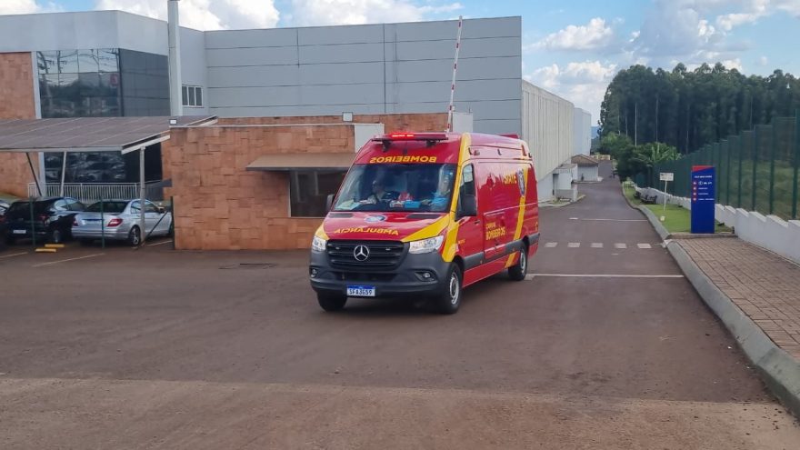 Jovem sofre acidente de trabalho em empresa na BR-277, em Cascavel