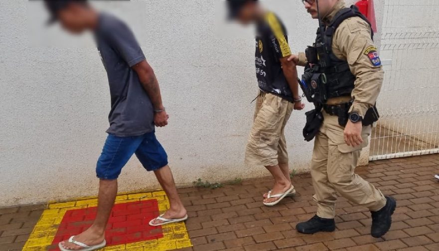 PM captura suspeitos de assalto à mão armada em Santa Tereza do Oeste