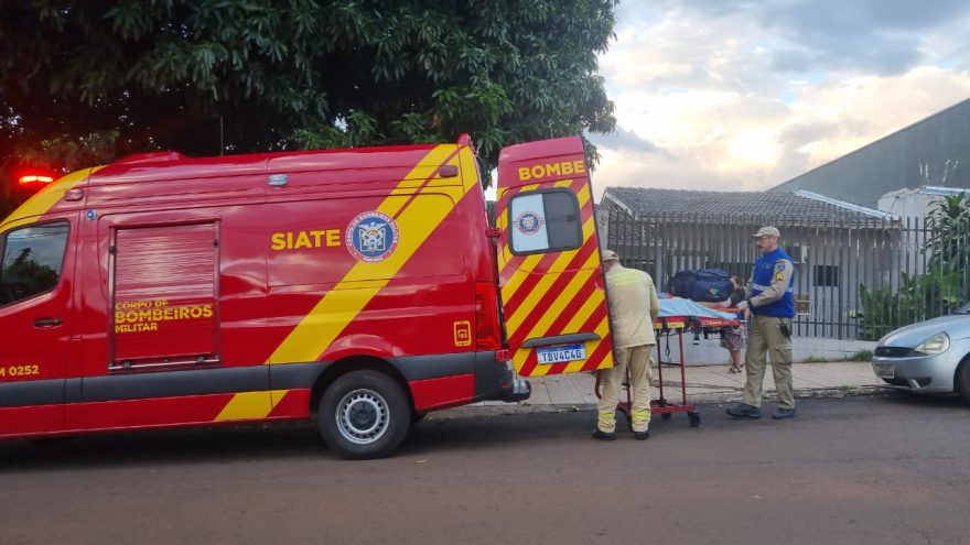 Idoso de 74 anos cai de escada durante reparo em residência no Floresta