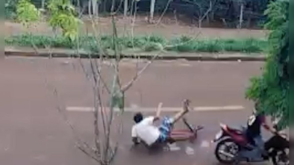 Menino é atropelado por moto em Cascavel; piloto não presta socorro e família busca identificação