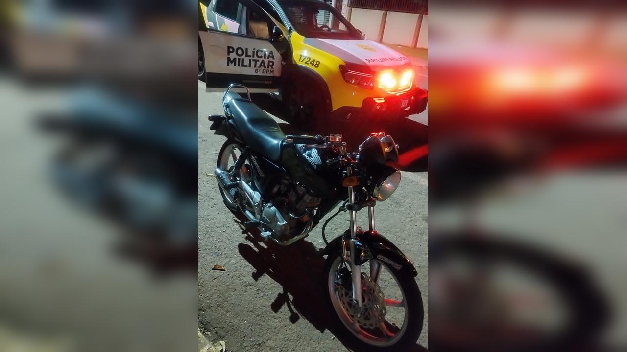 Piloto sem CNH tem moto com pneus carecas e sem retrovisores apreendida em Cascavel