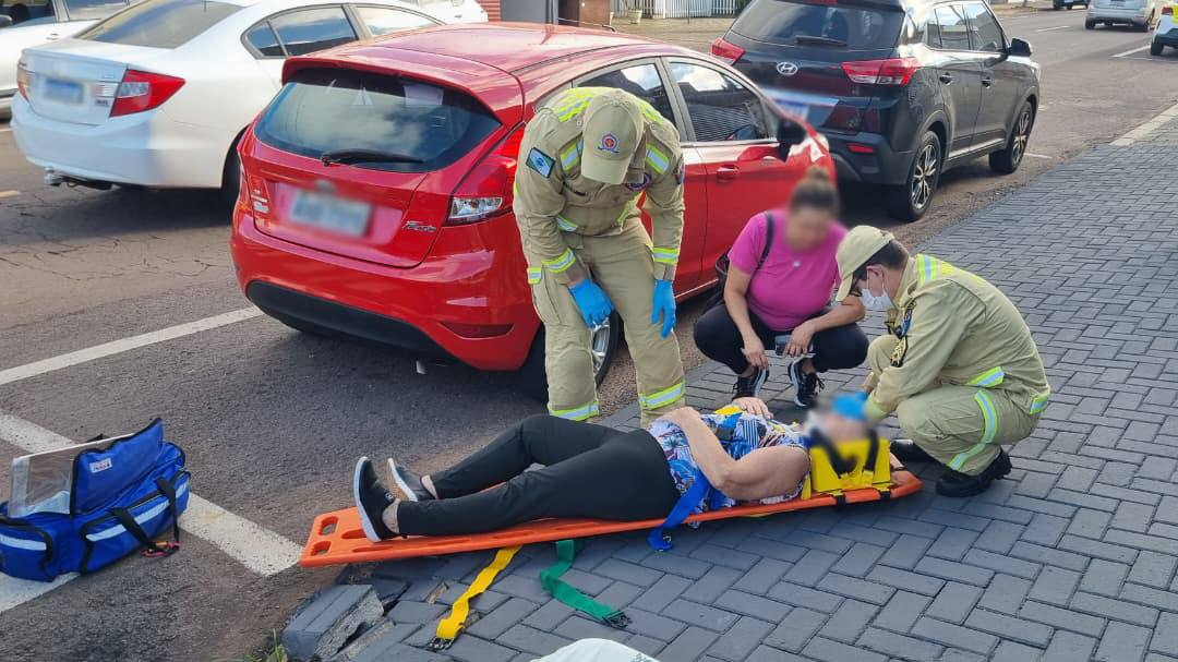 Mulher é vítima de atropelamento no bairro Parque São Paulo