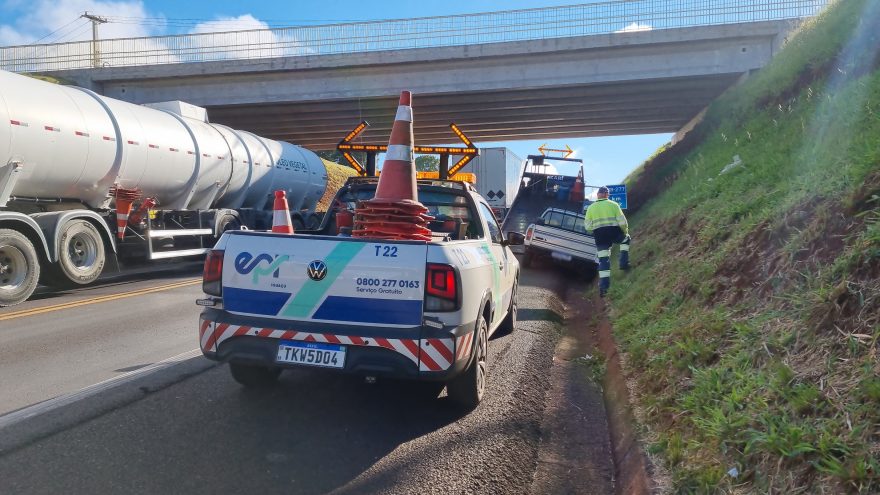 Ford Pampa apresenta problema e causa desvio no trânsito na rodovia BR-277