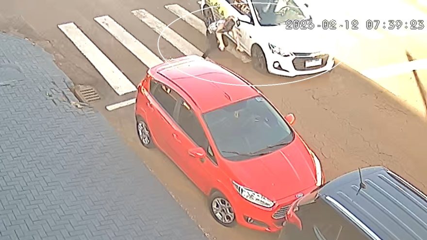 Câmera mostra como ocorreu atropelamento no Bairro Parque São Paulo, em Cascavel