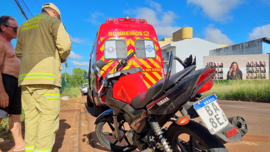 Jovem fica ferido após colisão entre carro e moto no Bairro Coqueiral