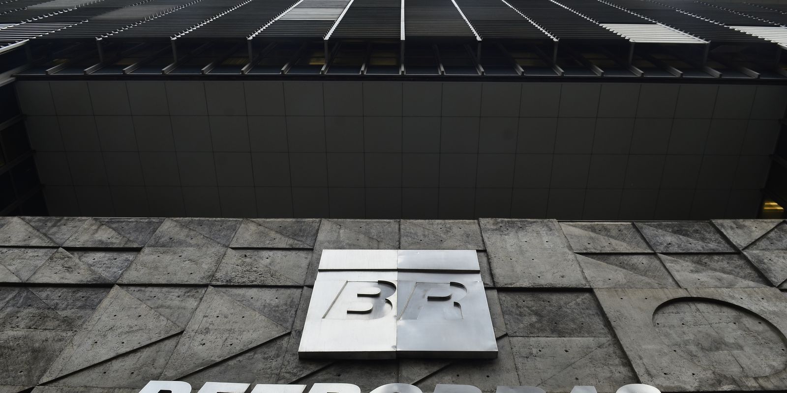 Petrobras abre mão de assumir controle da petroquímica Braskem Petrobras abre mão de assumir controle da petroquímica Braskem