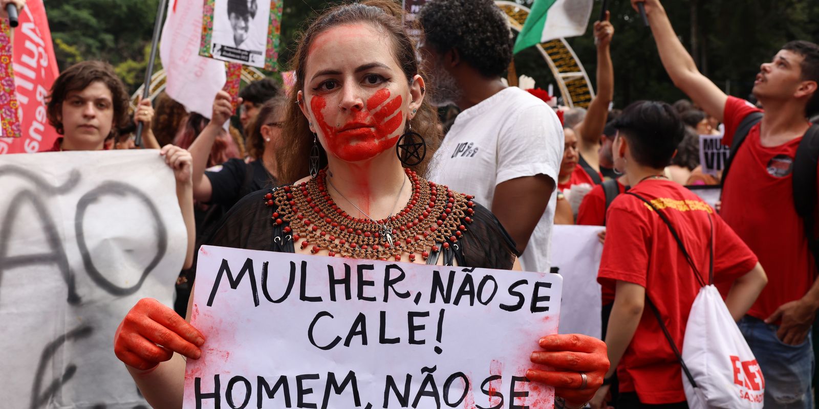 OAB-RJ terá plantão para orientar vítimas de violência contra mulher OAB-RJ terá plantão para orientar vítimas de violência contra mulher