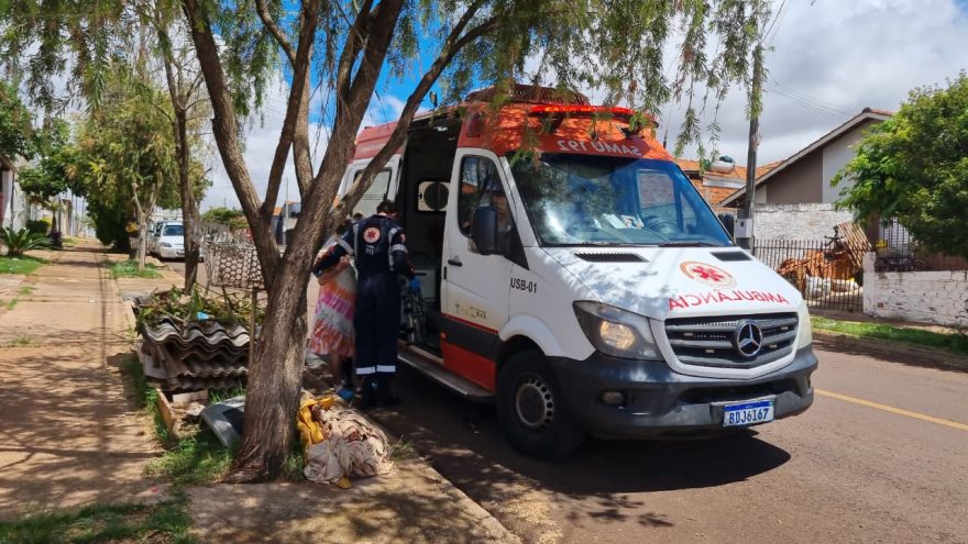 Idosa passa mal em casa e é socorrida pelo SAMU no Conjunto Riviera