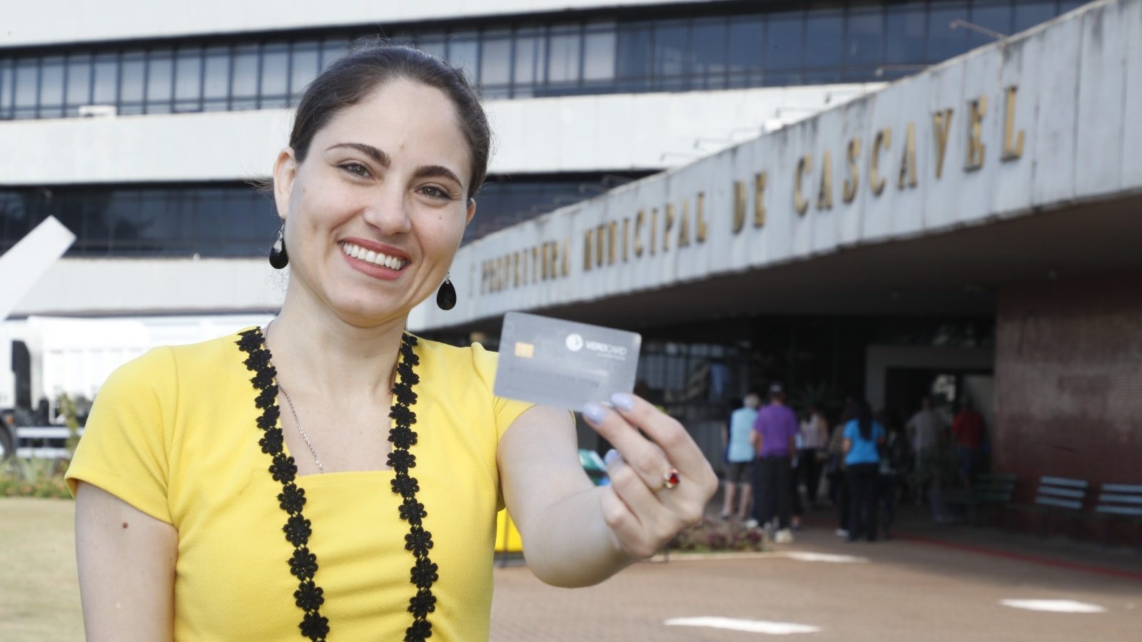 Prefeitura entrega vale-alimentação de R$ 500 a servidores e amplia benefício para mais de 2,6 mil funcionários Prefeitura entrega vale-alimentação de R$ 500 a servidores e amplia benefício para mais de 2,6 mil funcionários