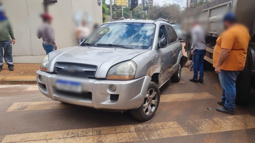 Acidente entre caminhão e Tucson é registrado no Centro