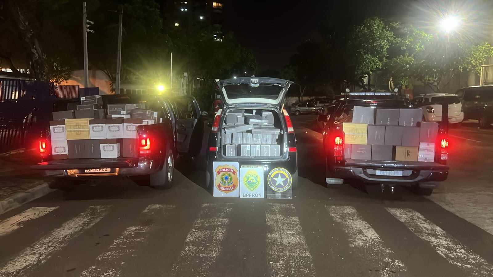 Ação policial apreende vinhos argentinos e três carros lotados de contrabando Imagem referente a Ação policial apreende vinhos argentinos e três carros lotados de contrabando