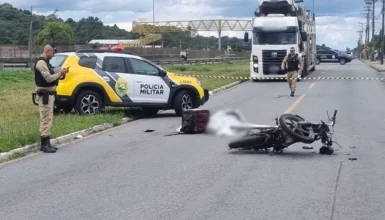 Imagem referente a Motociclista morre ao bater contra lateral de SUV na marginal da BR-277: ‘Vida inteira pela frente’, diz GM