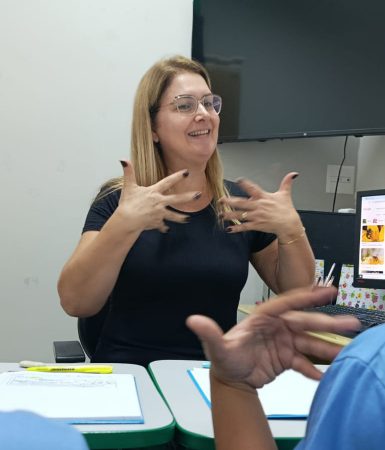 Imagem referente a Secretaria de Educação abre inscrições para curso gratuito de Libras