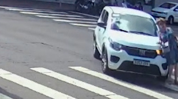 Imagem referente a Novas imagens revelam detalhes de atropelamento no Centro de Cascavel