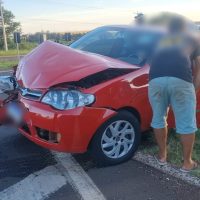 Imagem referente a Palio e caminhão bitrem se envolvem em colisão na BR-277 em Cascavel