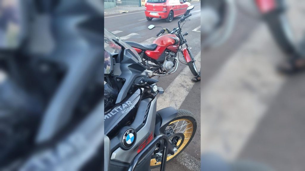 Adolescente é flagrado ao empinar moto com placa adulterada no Bairro Interlagos