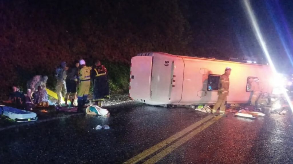 Grave acidente envolvendo micro-ônibus deixa vítima fatal na rodovia BR-277 em Irati