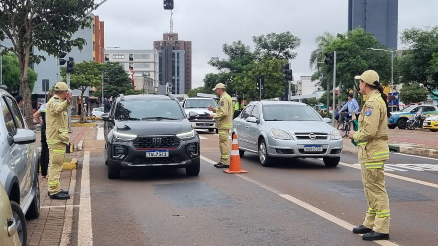 Trânsito seguro no Carnaval: Autoridades participam de ação educativa em Cascavel