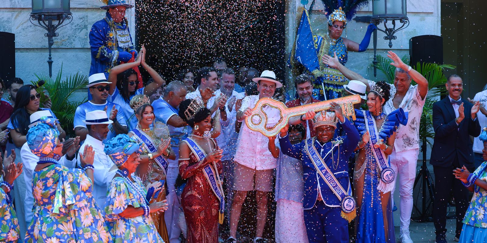 Rei Momo recebe chave da cidade e abre o Carnaval do Rio 2026