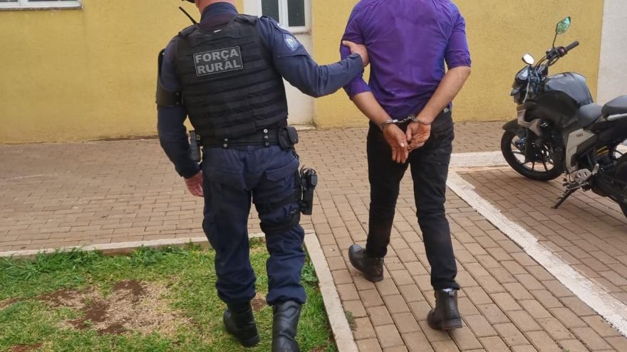 Homem ameaça atirar e cortar esposa com facão em São Salvador