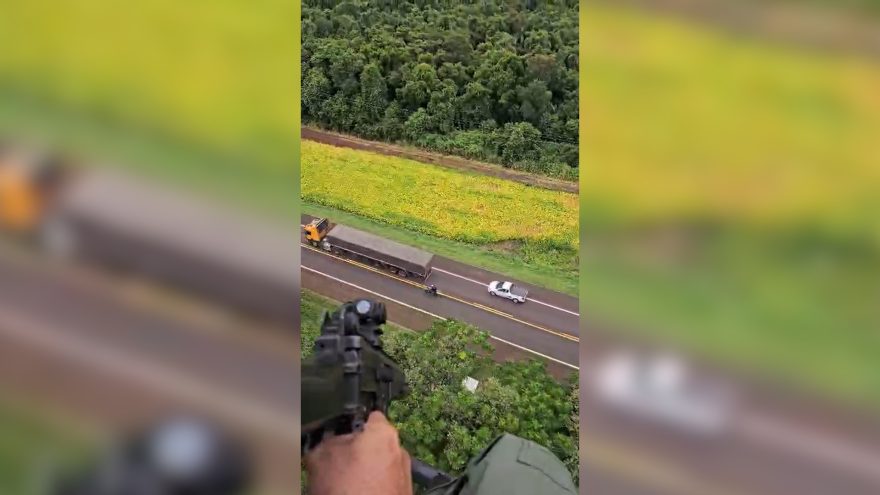 Helicóptero Falcão auxilia na prisão de motociclista com quase 5 kg de droga na BR-277