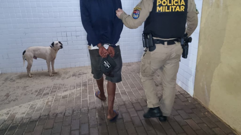 PM é acionada para violência doméstica e localiza foragido por roubo, no Santa Cruz
