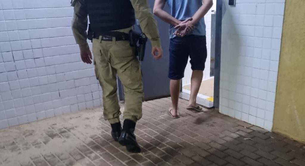 Condutor de BMW é detido por embriaguez ao volante no Centro de Cascavel