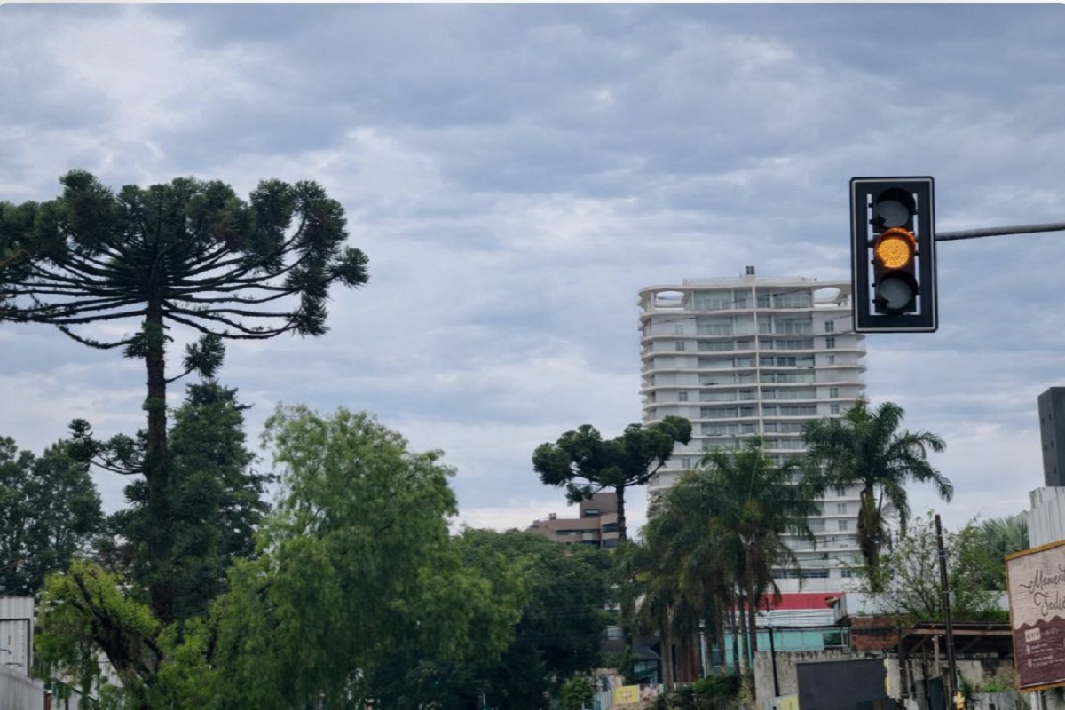 Feriadão de Carnaval começa com temperatura em alta e chuva pronta para entrar no bloco em Cascavel Feriadão de Carnaval começa com temperatura em alta e chuva pronta para entrar no bloco em Cascavel