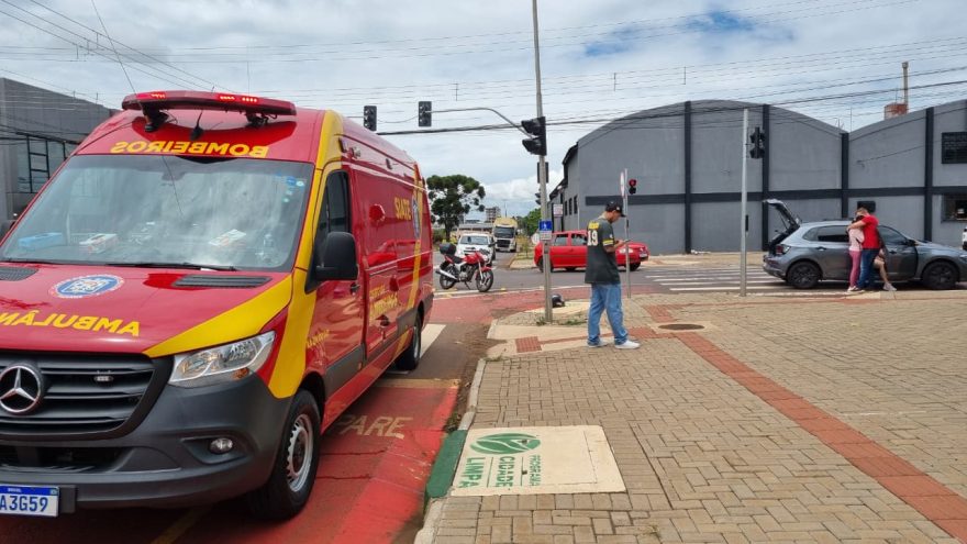 Colisão entre carro e moto deixa criança ferida no Maria Luiza