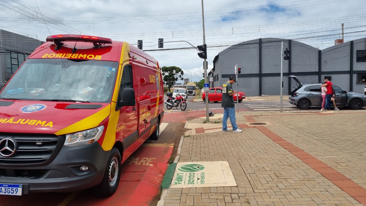 Colisão entre carro e moto deixa criança ferida no Maria Luiza
