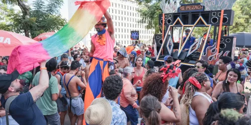 Bloco Aparelhinho celebra 15 anos de carnaval em Brasília Imagem referente a Bloco Aparelhinho celebra 15 anos de carnaval em Brasília