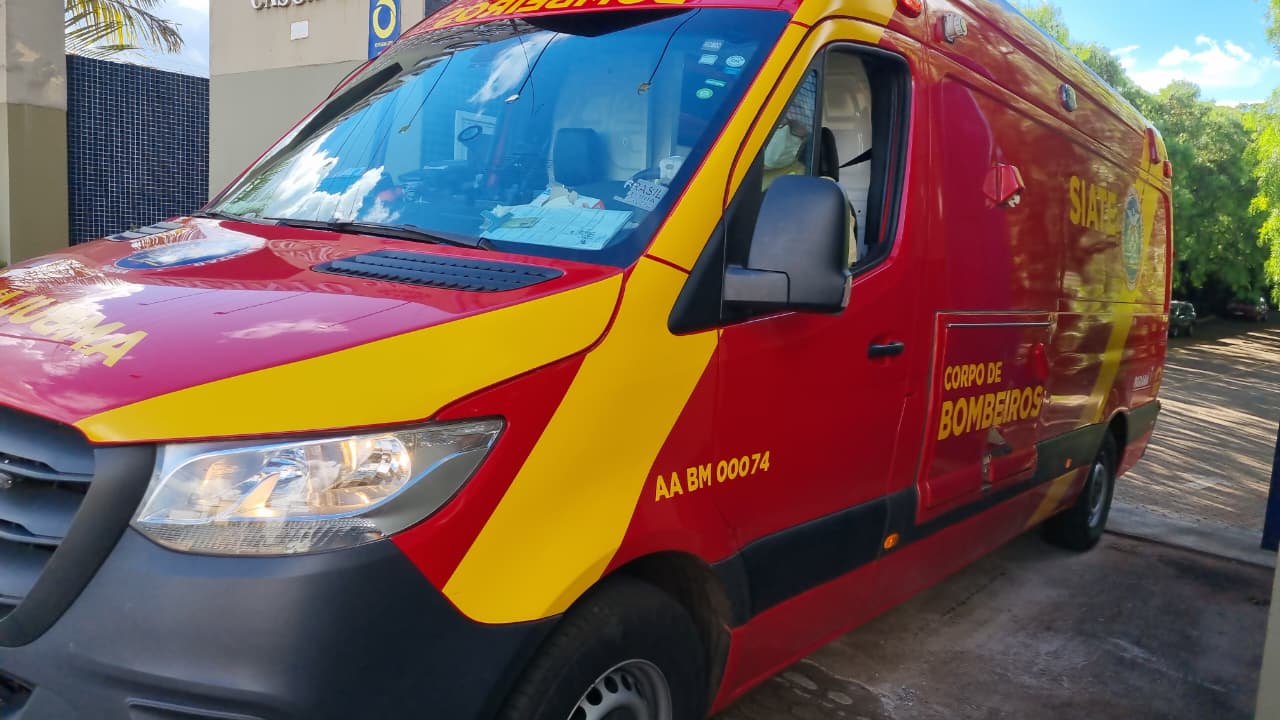 Adolescente sofre acidente ao descer em escorrega sabão