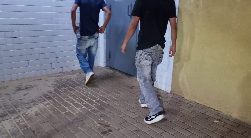 Irmãos arrumam confusão e são detidos por embriaguez ao volante, desacato e desobediência Irmãos arrumam confusão e são detidos por embriaguez ao volante, desacato e desobediência