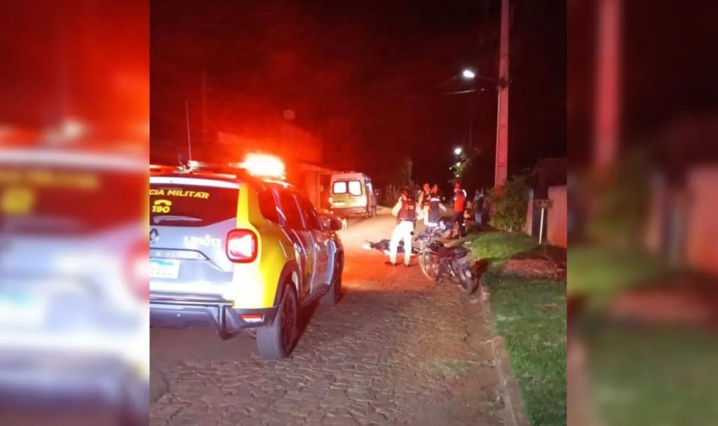 Homem é assassinado a facadas na frente da namorada em Faxinal