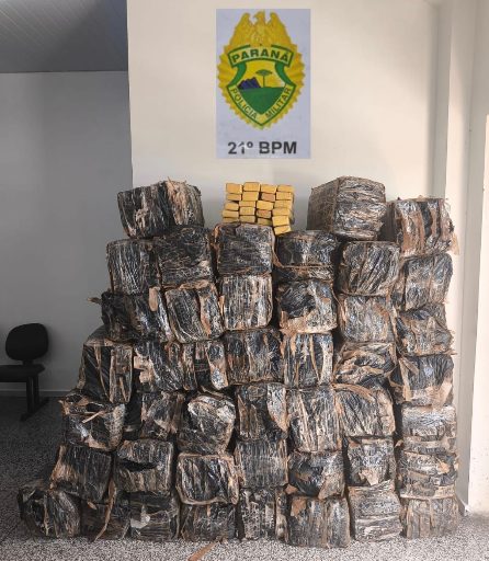 Hilux que capotou com menor de 16 anos transportava uma tonelada de maconha