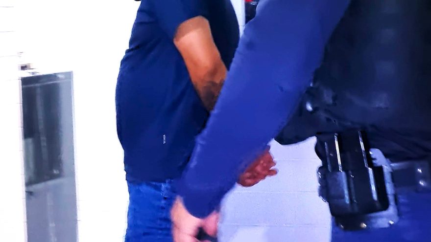 Condutor é detido após fuga pela contramão e colisão, durante Operação Lei Seca no Centro
