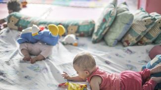 Pobreza afeta desenvolvimento de bebês desde 6 meses, mostra pesquisa