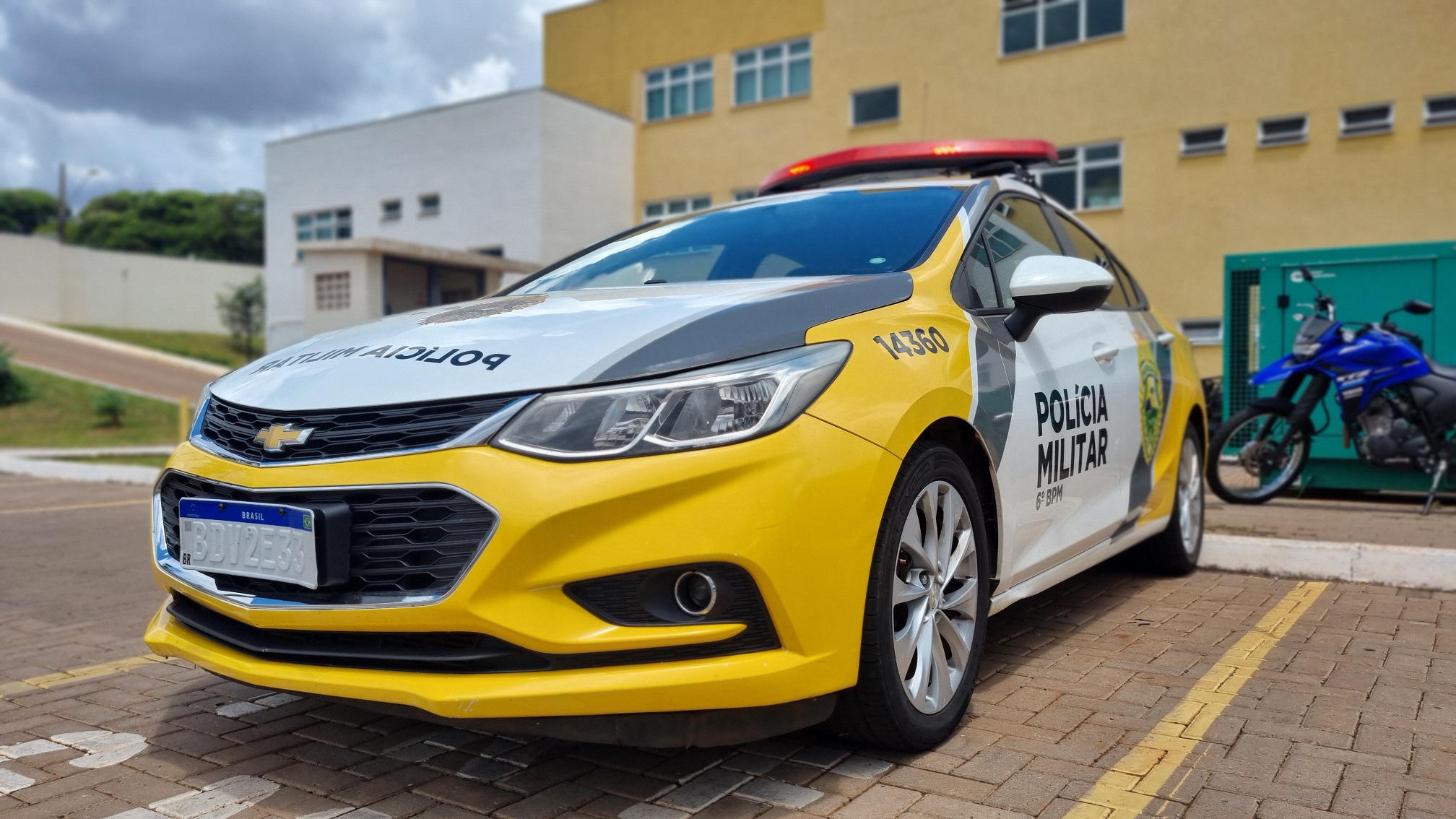 Homem é preso após agredir companheira com cabo de vassoura no Bairro Floresta