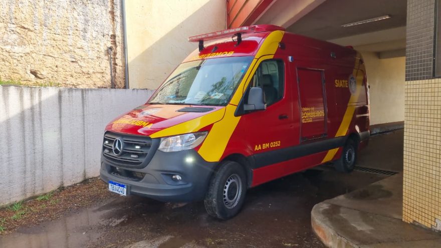 Mulher fica ferida ao se envolver em acidente de trânsito no Bairro Santo Onofre