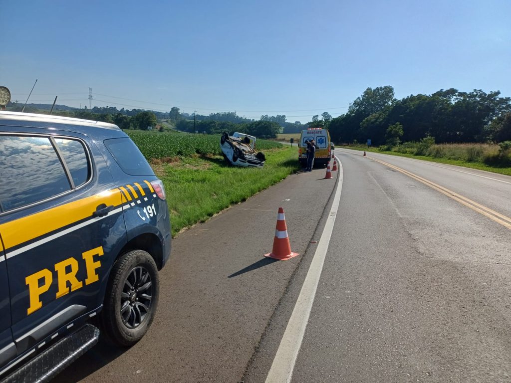 Honda HR-V capota após colisão na BR-373 em Ponta Grossa