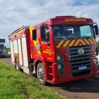 Imagem referente a Caminhão apresenta vazamento de óleo na BR-467 e deixa pista perigosa; bombeiros são acionados