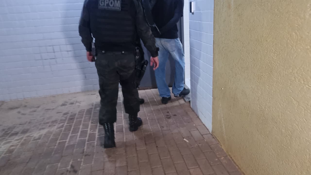 Delivery de drogas: Jovem é detido por tráfico durante bloqueio da GPOM Delivery de drogas: Jovem é detido por tráfico durante bloqueio da GPOM