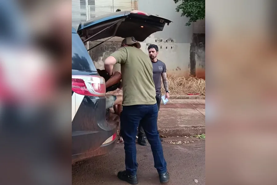 Mãe e padrasto chutam e mordem bebê de 1 ano: 'Não parava de chorar' Mãe e padrasto chutam e mordem bebê de 1 ano: 'Não parava de chorar'