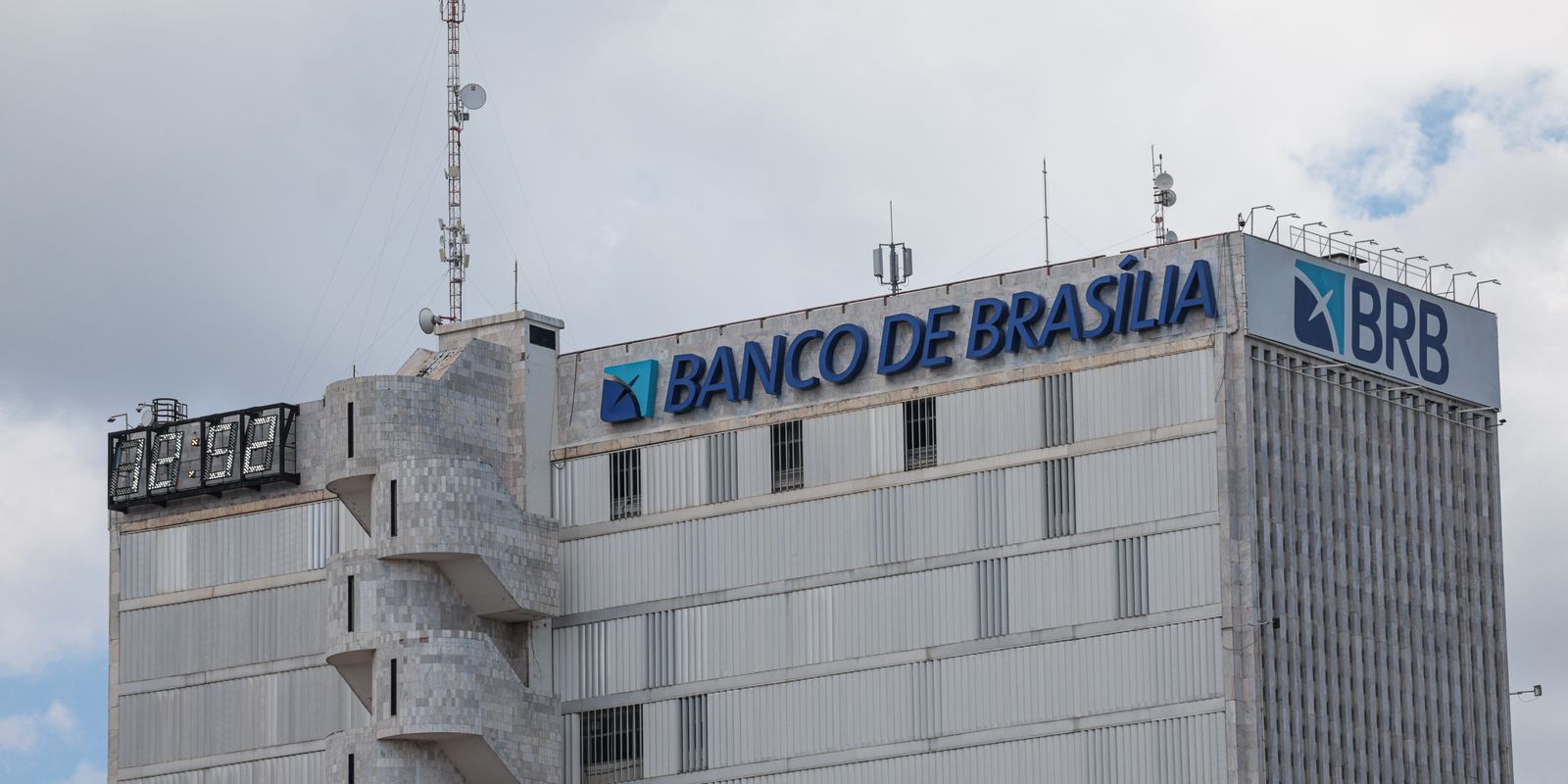 Ex-presidente do BRB aguarda para prestar novo depoimento à PF Ex-presidente do BRB aguarda para prestar novo depoimento à PF